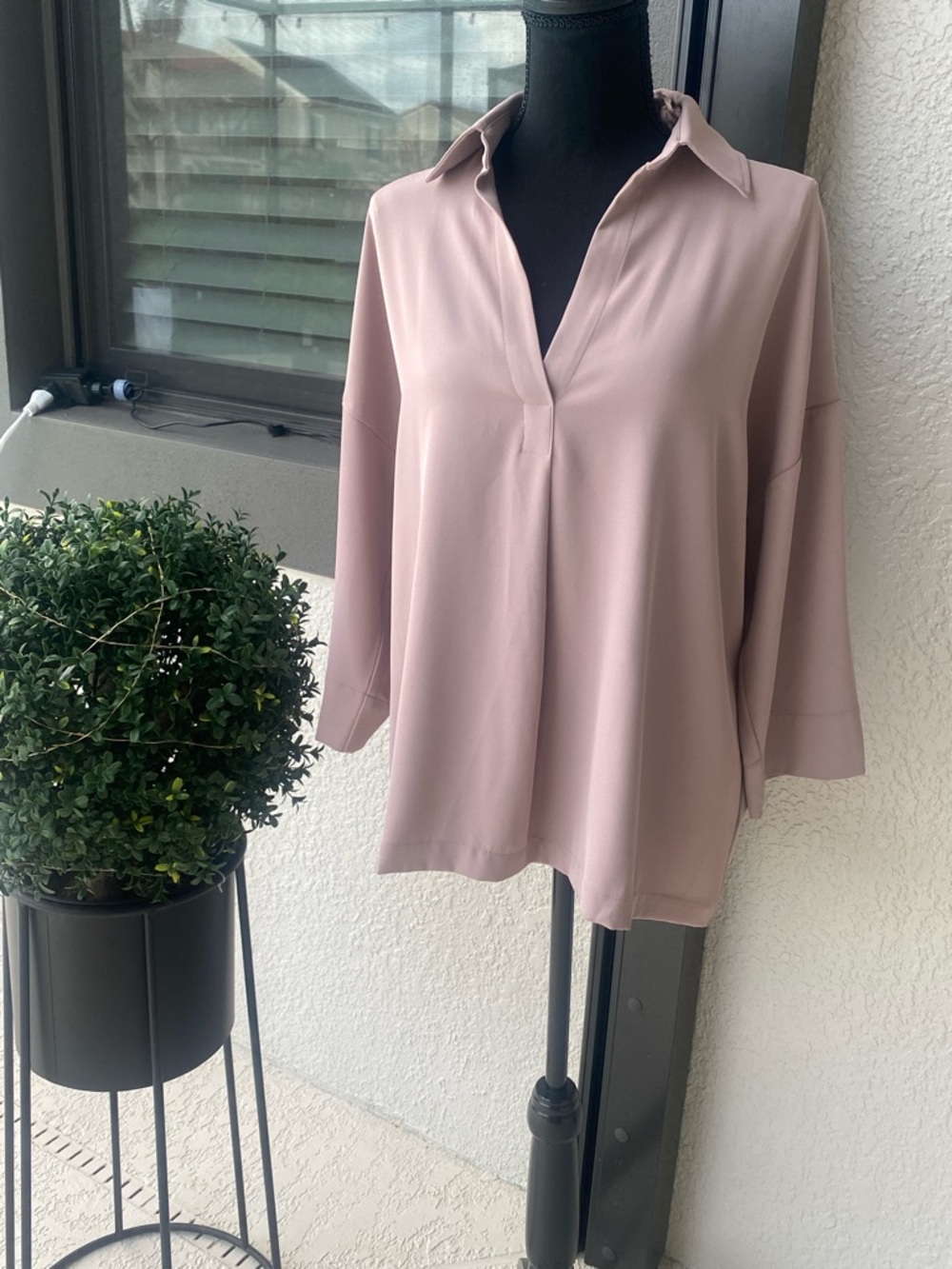 MELLODAY Collared V-Neck Blouse